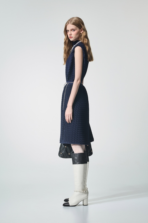 濃厚靛藍立體壓摺上衣,無袖背心