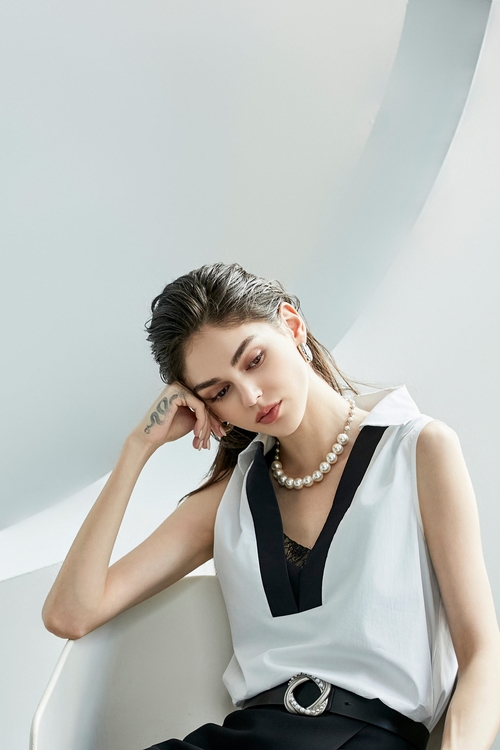 門襟配色襯衫式背心,,門襟配色襯衫式背心,春夏穿搭,褲子,黑色褲子,黑色長褲,一般背心,一般背心馬甲,上衣,春夏穿搭,白色背心,背心