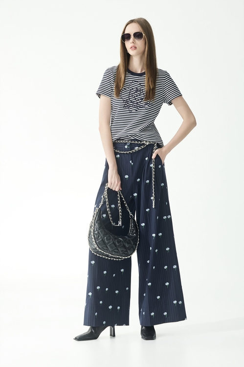 玫瑰花刺繡單品Ｔ恤上衣,上衣