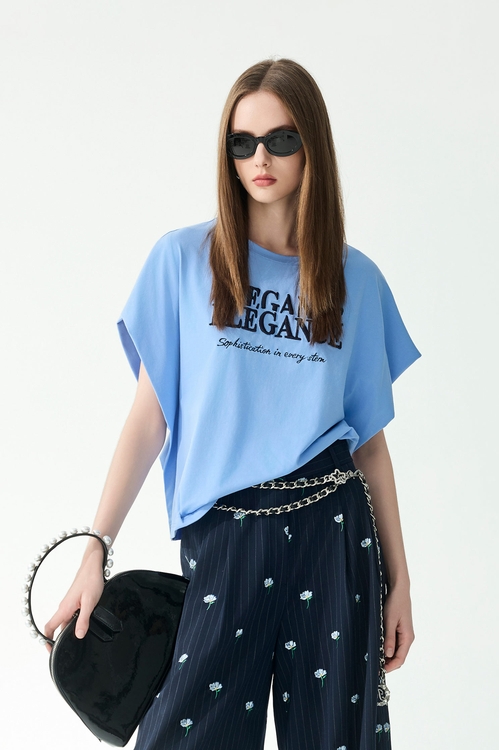 優雅單字疊影刺繡Ｔ恤上衣,上衣