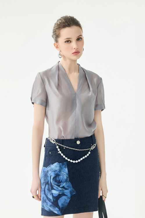 港霧灰絲棉抓褶上衣,,港霧灰絲棉抓褶上衣,V領背心,一般背心,一般背心馬甲,上班OL穿搭,秋冬穿搭,背心,針織,針織背心,外套,春夏穿搭,針織,針織外套,上班OL穿搭,春夏穿搭,襯衫,西裝褲,長褲,V領上衣,上班OL穿搭,上衣,春夏穿搭