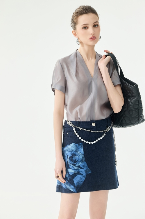 港霧灰絲棉抓褶上衣,,港霧灰絲棉抓褶上衣,V領背心,一般背心,一般背心馬甲,上班OL穿搭,秋冬穿搭,背心,針織,針織背心,外套,春夏穿搭,針織,針織外套,上班OL穿搭,春夏穿搭,襯衫,西裝褲,長褲,V領上衣,上班OL穿搭,上衣,春夏穿搭