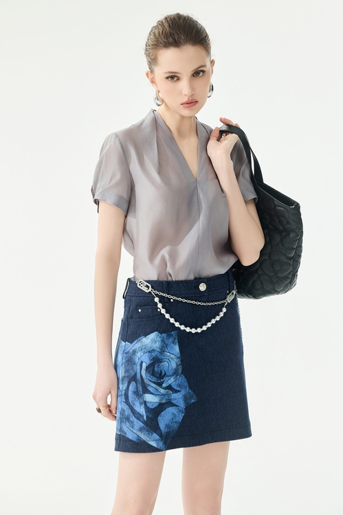 港霧灰絲棉抓褶上衣,,港霧灰絲棉抓褶上衣,V領背心,一般背心,一般背心馬甲,上班OL穿搭,秋冬穿搭,背心,針織,針織背心,外套,春夏穿搭,針織,針織外套,上班OL穿搭,春夏穿搭,襯衫,西裝褲,長褲,V領上衣,上班OL穿搭,上衣,春夏穿搭