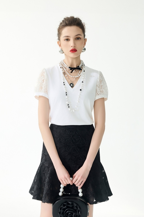 雪白v領崁亮片蕾絲拼接上衣,白色上衣,白色背心
