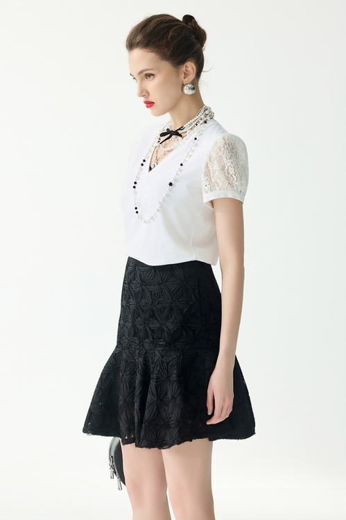 雪白v領崁亮片蕾絲拼接上衣,白色上衣,白色背心