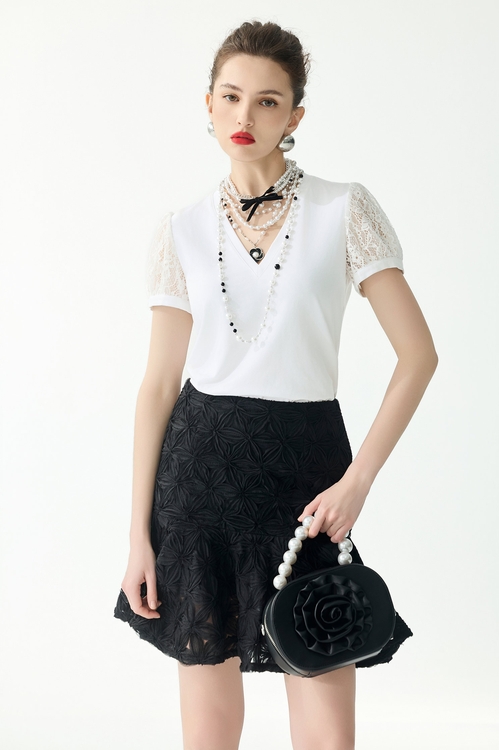 雪白v領崁亮片蕾絲拼接上衣,白色上衣,白色背心