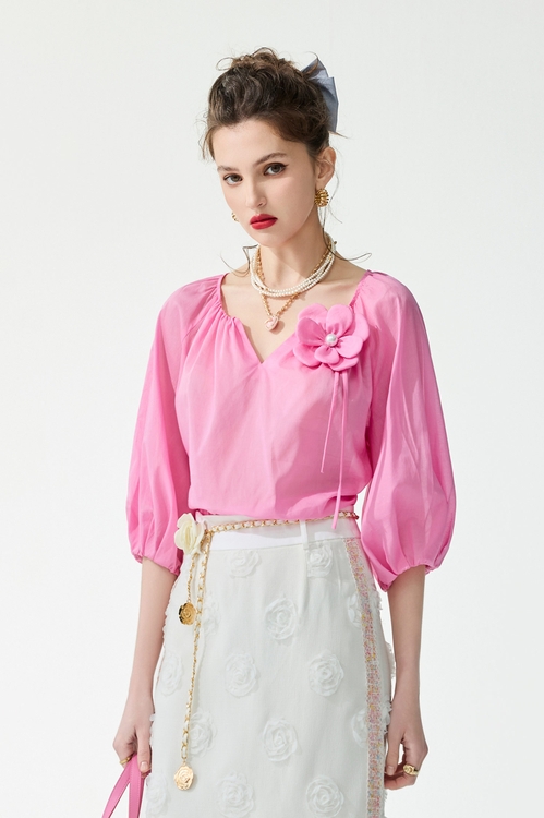 流行電光紫粉色飾花上衣,春夏穿搭