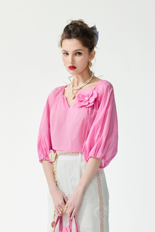 流行電光紫粉色飾花上衣,春夏穿搭