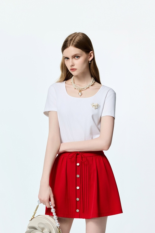 簍空洞造型背T恤上衣,輕奢度假