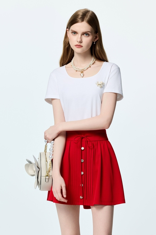 簍空洞造型背T恤上衣,輕奢度假