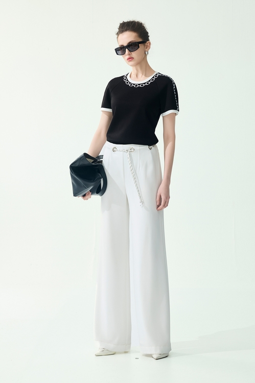 黑白撞色幾何繡花空氣布上衣,秋冬穿搭