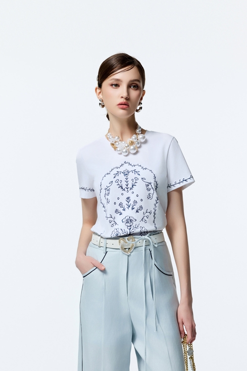 光學白復古壁花刺繡Ｔ恤上衣,T-Shirt