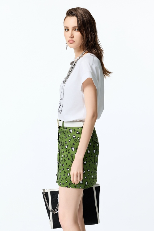 白奎色花豹刺繡Ｔ恤上衣,純棉