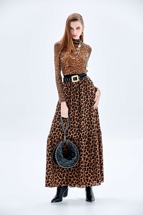 雌鹿色豹紋印花內搭上衣,