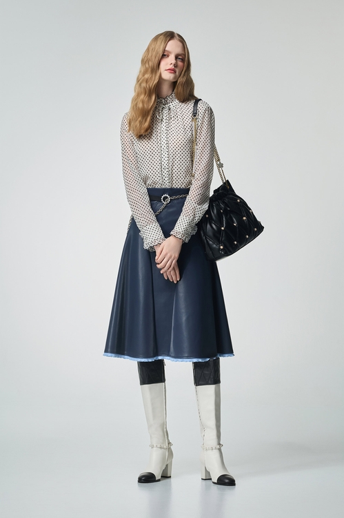 花朵植絨造型上衣,波點