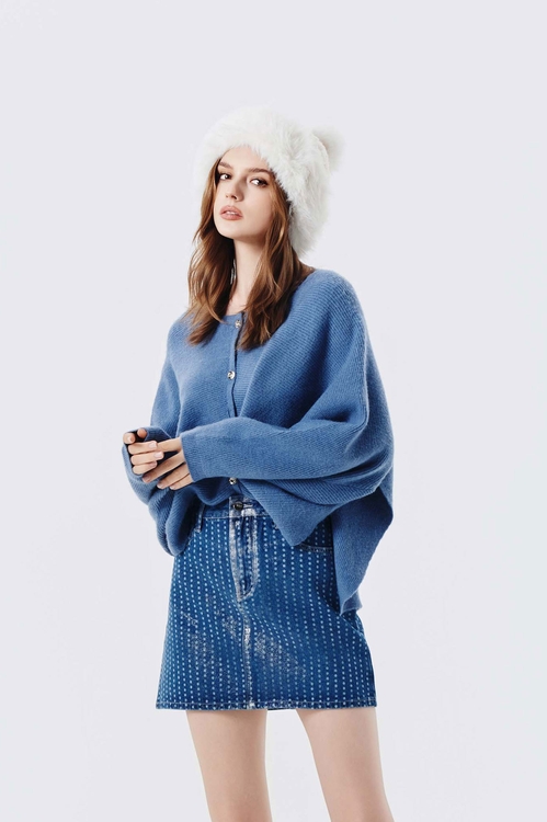 復古藍飛鼠袖針織上衣,輕奢度假