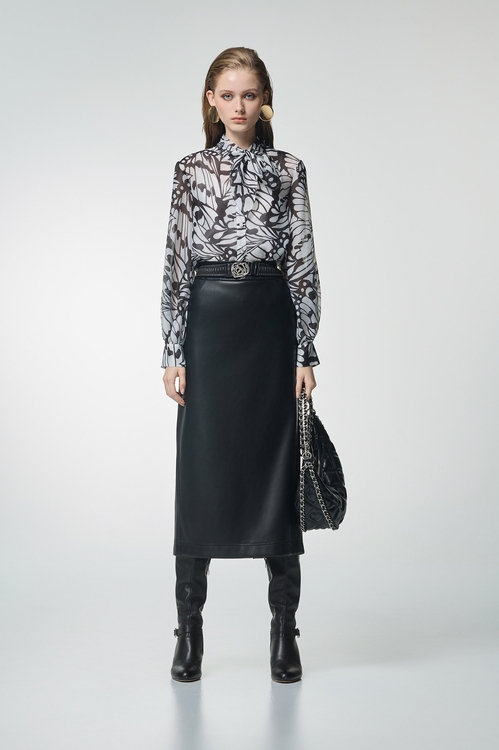 蝴蝶圖騰領巾式絲棉上衣,細肩帶