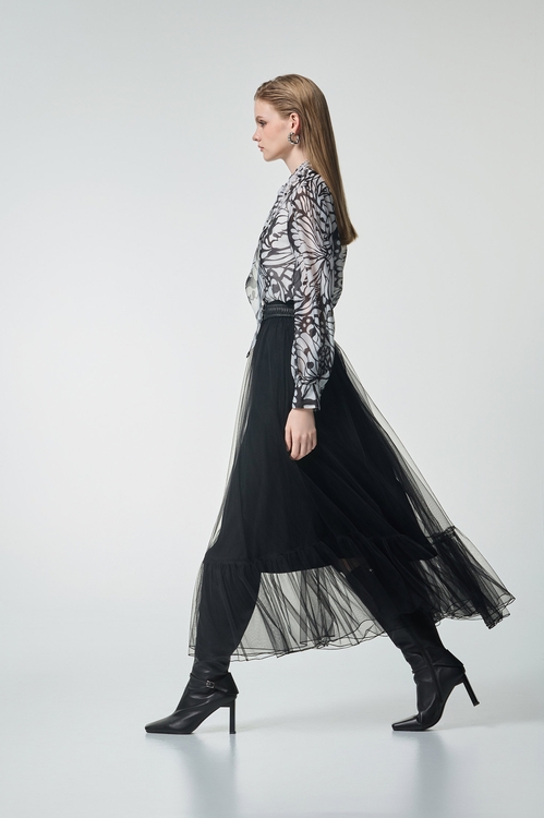 蝴蝶圖騰領巾式絲棉上衣,細肩帶