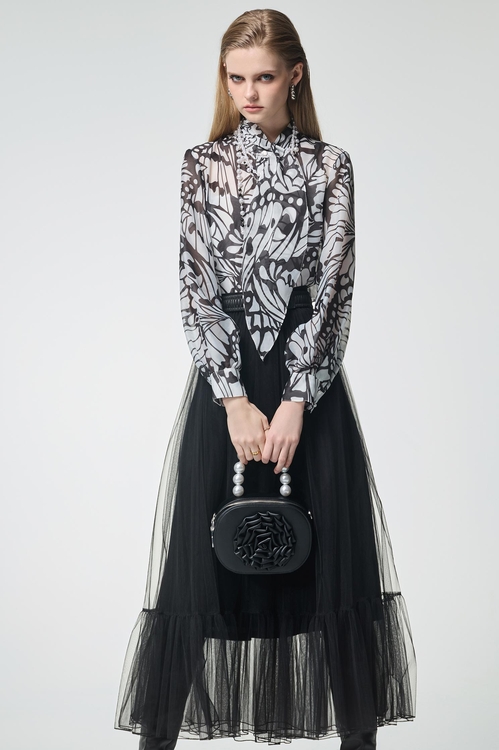 蝴蝶圖騰領巾式絲棉上衣,細肩帶