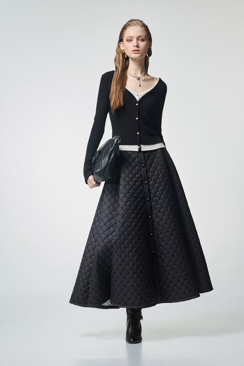 顯瘦黑白假兩件式V領針織單品,秋冬穿搭