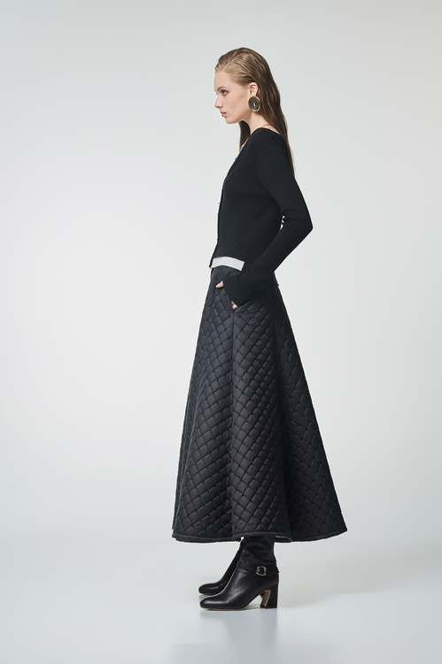 顯瘦黑白假兩件式V領針織單品,秋冬穿搭