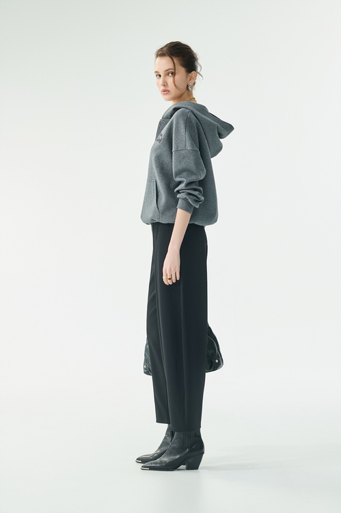 薄暮灰連帽衛衣式上衣,,薄暮灰連帽衛衣式上衣,V領背心,一般背心,一般背心馬甲,上班OL穿搭,秋冬穿搭,背心,針織,針織背心,外套,春夏穿搭,針織,針織外套,上班OL穿搭,春夏穿搭,襯衫,西裝褲,長褲,V領上衣,上班OL穿搭,上衣,春夏穿搭,一般外套,刺繡,外套,春夏穿搭,時髦成套搭配,簡約穿搭,刺繡,寬褲,春夏穿搭,時髦成套搭配,簡約穿搭,褲子,長褲,上班OL穿搭,丹寧,春夏穿搭,牛仔,牛仔褲,簡約穿搭,約會特輯,外套,珍珠,秋冬穿搭,簡約穿搭,針織,針織外套,上班OL穿搭,丹寧,牛仔裙,秋冬穿搭,約會特輯,純棉,長裙,外套,秋冬穿搭,簡約穿搭,針織,針織外套,寬褲,秋冬穿搭,簡約穿搭,褲子,長褲,V領洋裝,一般洋裝,洋裝特輯,秋冬穿搭,上衣,人氣商品,秋冬穿搭,簡約穿搭,針織,針織上衣,針織衫,V領上衣,上衣,刺繡,秋冬穿搭,簡約穿搭,V領洋裝,一般洋裝,人氣商品,春夏穿搭,洋裝特輯,無袖洋裝,珍珠,短袖洋裝,約會特輯,一般外套,上班OL穿搭,外套,小香風,春夏穿搭,時髦成套搭配,簡約穿搭,連帽外套,人氣商品,時髦成套搭配,派對特輯,秋冬穿搭,紗裙,網紗,網裙,花花世界,長裙,上班OL穿搭,人氣商品,外套,秋冬穿搭,約會特輯,花花世界,針織,針織外套,V領上衣,上衣,時髦成套搭配,派對特輯,秋冬穿搭,網紗,花花世界,寬褲,時髦成套搭配,秋冬穿搭,簡約穿搭,褲子,針織,長褲,上衣,人氣商品,刺繡,秋冬穿搭,簡約穿搭,衛衣