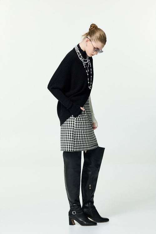 黑白拼接高領針織,,黑白拼接高領針織,上班OL穿搭,丹寧,喇叭褲,春夏穿搭,牛仔褲,白色褲子,褲子,上班OL穿搭,上衣,人氣商品,春夏穿搭,珍珠,襯衫,T恤,上衣,春夏穿搭,約會特輯,純棉,輕奢度假,輕奢渡假,上衣,春夏穿搭,白色上衣,雪紡,人氣商品,春夏穿搭,條紋,約會特輯,長裙,V領上衣,上班OL穿搭,上衣,春夏穿搭,約會特輯,荷葉,蕾絲,蕾絲上衣,V領上衣,上班OL穿搭,上衣,春夏穿搭,蝴蝶結,襯衫,上班OL穿搭,上衣,刺繡,春夏穿搭,白色上衣,襯衫,上班OL穿搭,上衣,小香風,春夏穿搭,白色上衣,蝴蝶結,針織,針織衫,上衣,刺繡,春夏穿搭,白色上衣,上衣,刺繡,春夏穿搭,簡約穿搭,T恤,上衣,人氣商品,刺繡,春夏穿搭,簡約穿搭,純棉,花花世界,輕奢度假,輕奢渡假,上班OL穿搭,上衣,春夏穿搭,約會特輯,蝴蝶結,針織,針織上衣,針織衫,上班OL穿搭,上衣,刺繡,春夏穿搭,繡花上衣,花花世界,蝴蝶結,上班OL穿搭,人氣商品,春夏穿搭,簡約穿搭,花花世界,襯衫,上衣,春夏穿搭,花花世界,輕奢度假,輕奢渡假,一般背心,一般背心馬甲,春夏穿搭,條紋,白色背心,約會特輯,背心,輕奢度假,輕奢渡假,針織,針織背心,U領上衣,上班OL穿搭,上衣,春夏穿搭,珍珠,簡約穿搭,約會特輯,花花世界,針織,針織上衣,針織衫,雪紡,上班OL穿搭,上衣,人氣商品,刺繡,春夏穿搭,約會特輯,繡花,花花世界,荷葉,蕾絲,蕾絲上衣,T恤,上衣,刺繡,春夏穿搭,簡約穿搭,約會特輯,花花世界,一般外套,上班OL穿搭,外套,小香風外套,春夏穿搭,時髦成套搭配,蝴蝶結,上班OL穿搭,春夏穿搭,時髦成套搭配,窄裙,長裙,上班OL穿搭,秋冬穿搭,約會特輯,針織,針織衫