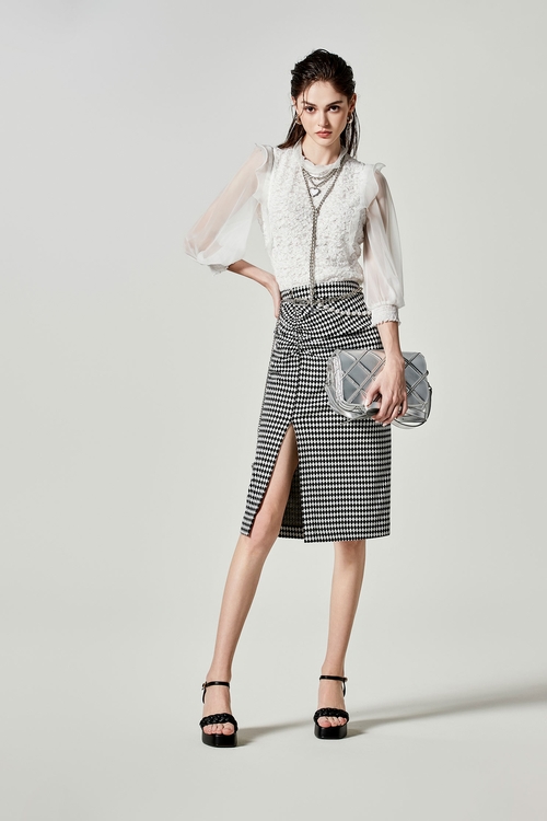 花瓣蕾絲異材質拼接上衣,蕾絲上衣