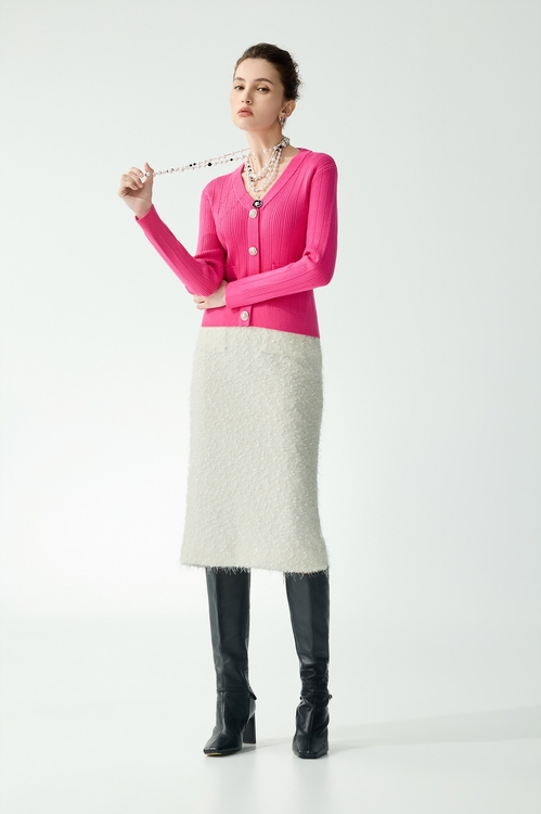 金屬飾釦V領坑條針織單品,,金屬飾釦V領坑條針織單品,上衣,春夏穿搭,約會特輯,花花世界,針織,針織上衣,針織衫,上班OL穿搭,上衣,春夏穿搭,約會特輯,針織,針織上衣,針織衫,上衣,人氣商品,春夏穿搭,珍珠,約會特輯,花花世界,春夏穿搭,約會特輯,針織,針織衫