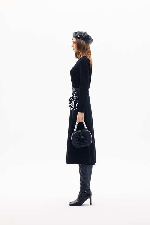 珍珠蝴蝶結縫飾單品上衣,黑色背心,黑色上衣