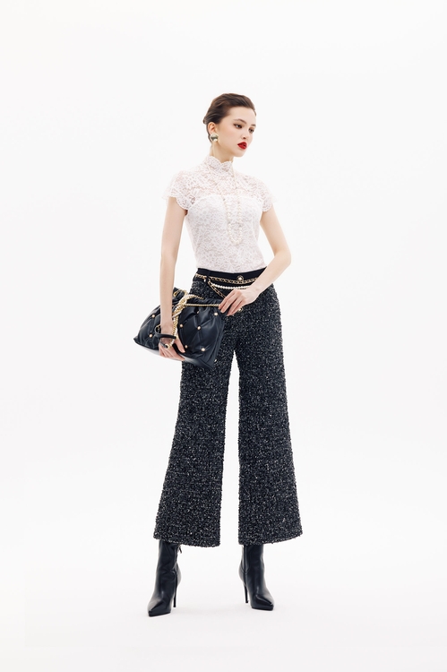 珍珠白小高領彈性蕾絲單品,花花世界