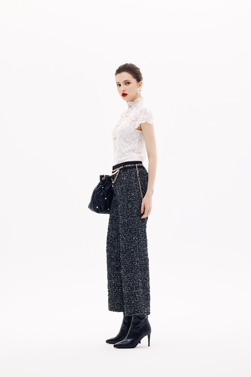 珍珠白小高領彈性蕾絲單品,花花世界