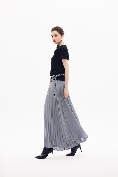 黑玫瑰繞花短袖單品,花花世界