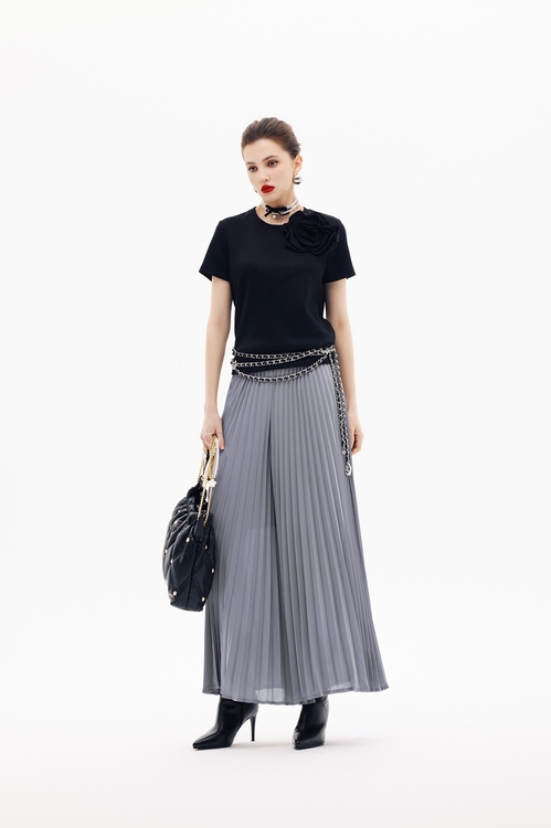 黑玫瑰繞花短袖單品,花花世界