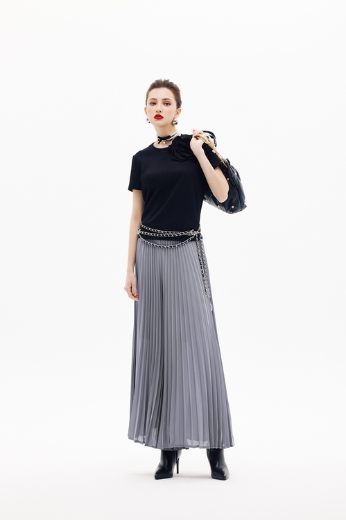 黑玫瑰繞花短袖單品,花花世界