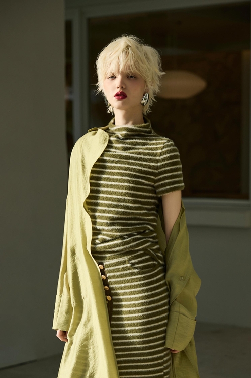 酸橙綠條紋單品上衣,時髦成套搭配