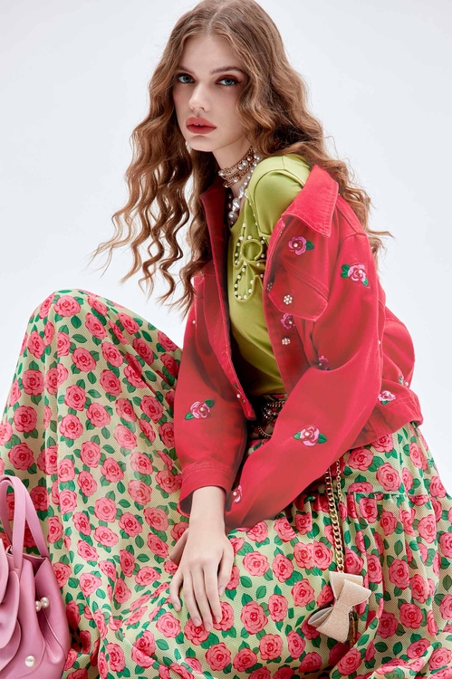 火紅色薔薇刺繡牛仔外套,牛仔外套