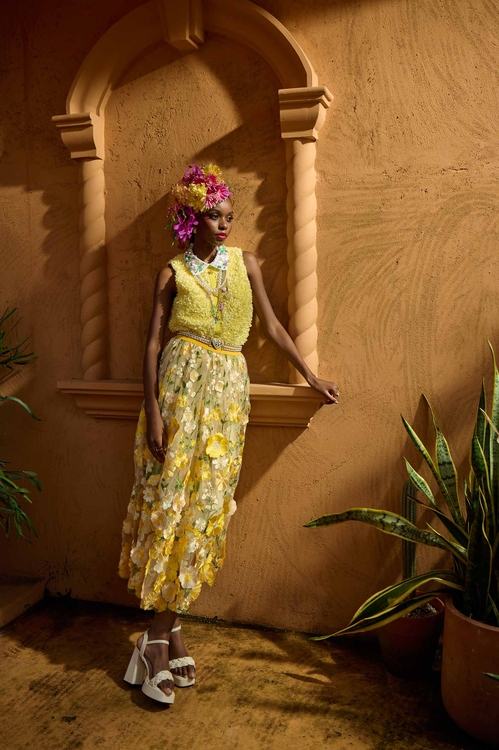 金菊亮黃色刺繡長裙,網裙