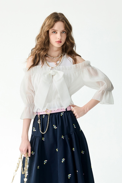 偽兩件式結飾別針針織上衣,白色上衣,白色背心