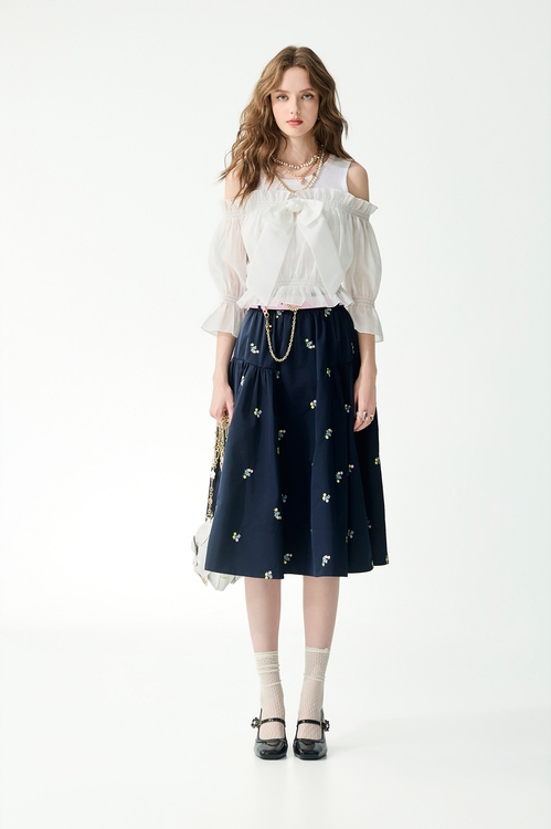 偽兩件式結飾別針針織上衣,白色上衣,白色背心