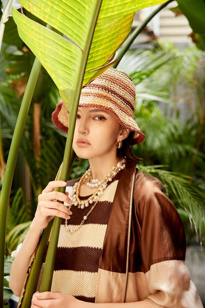 焦糖拼奶油色絲棉外套