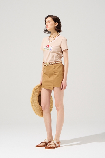 焦糖色壓線縫釦裝飾短裙