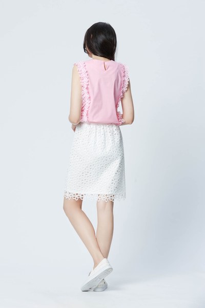 Hollowed lace design mid skirt