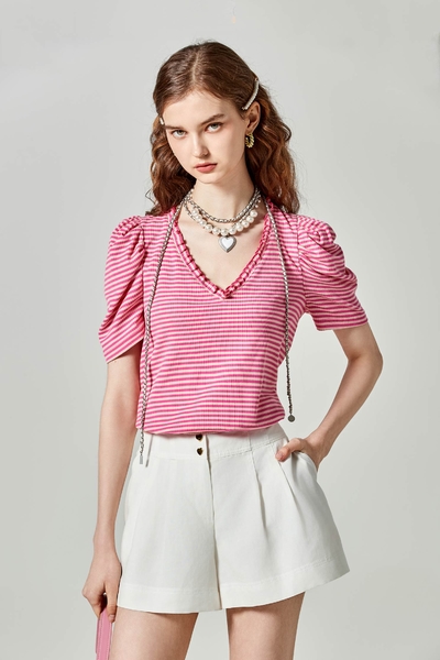 牛奶色愛心釦短褲