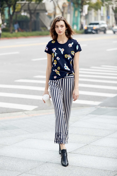 Color stripe design pants