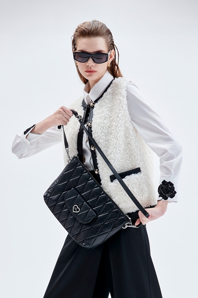 黑白異材拼接背心