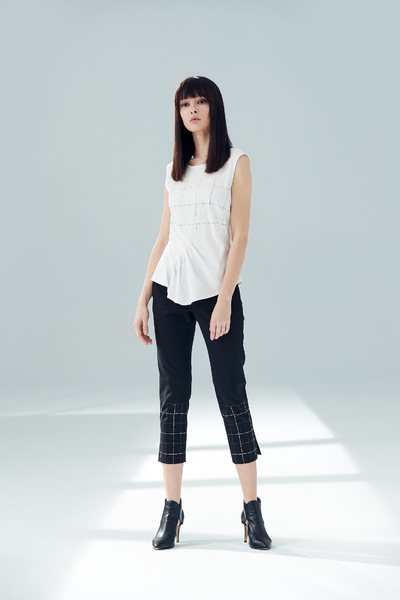 Slim fit sleeveless vest