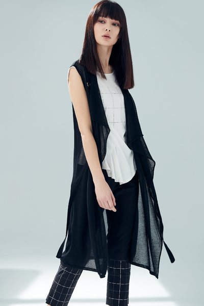 Slim fit sleeveless vest