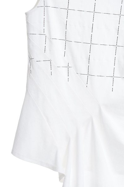 Slim fit sleeveless vest