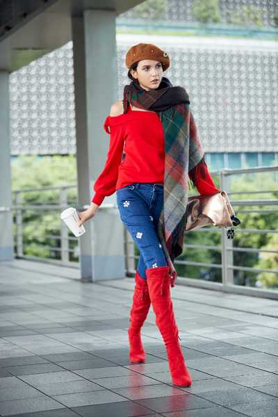 Off-the-shoulder knitted tops